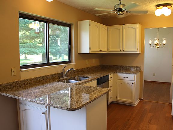 Kitchen - Beautiful Granite!