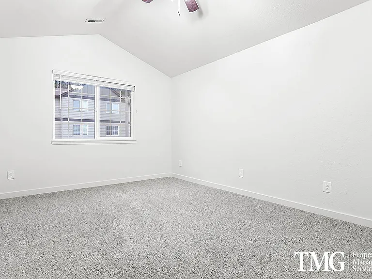 River View Apartments — Photo 32