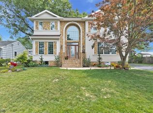 49 Nassau St, Clark, NJ 07066
