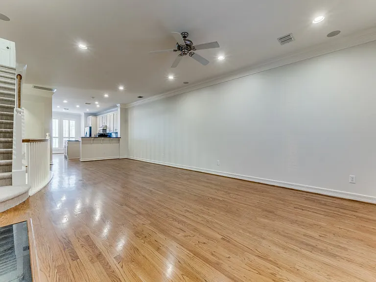 2412 Worthington St — Photo 14