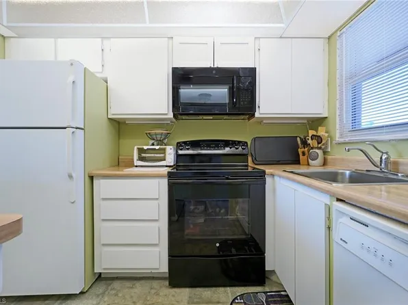 300 Forest Lakes Blvd APT 301, Naples, FL 34105
