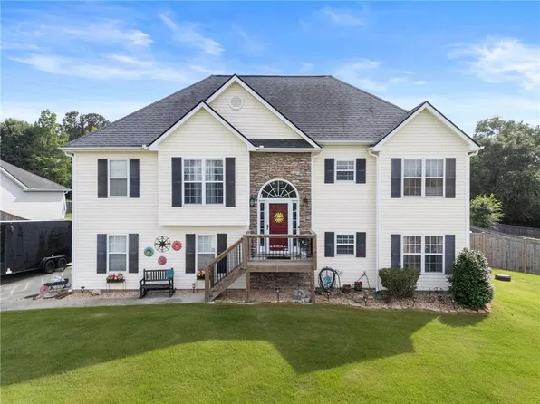 233 Cambridge Dr, Loganville, GA 30052