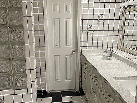 5th image of 10300 NW 41st St