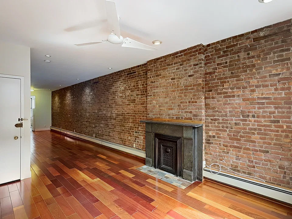118 Bedford Ave #3R