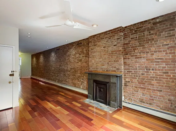 118 Bedford Avenue image 1 of 7