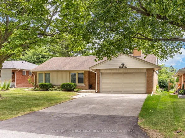 25 Abinger Cres, Toronto, ON M9B 2Y4