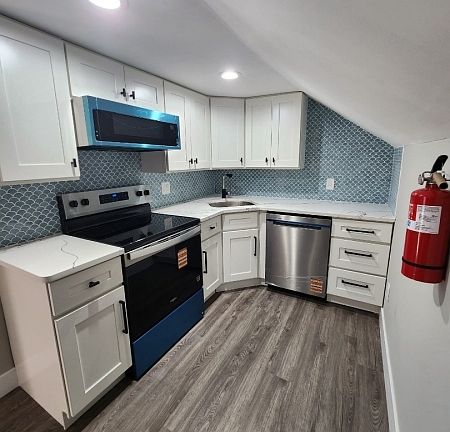 4th image of 93 Hughes St #5