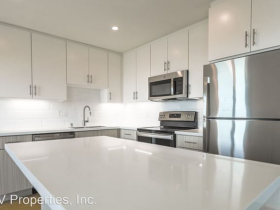 5th image of 390 Stratford Ct #10937379