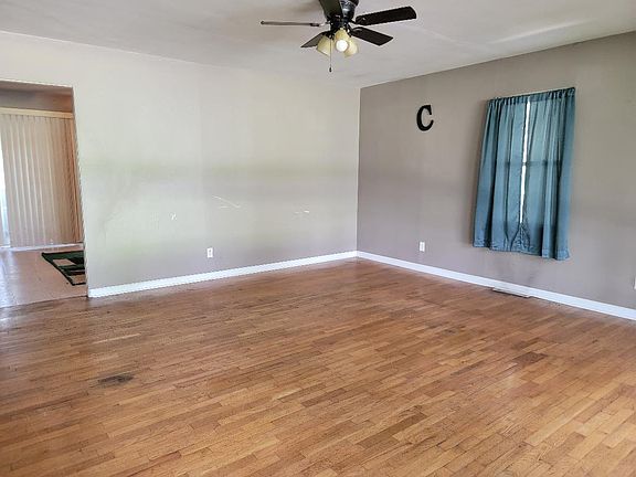 3rd image of 404 Broadway Ave