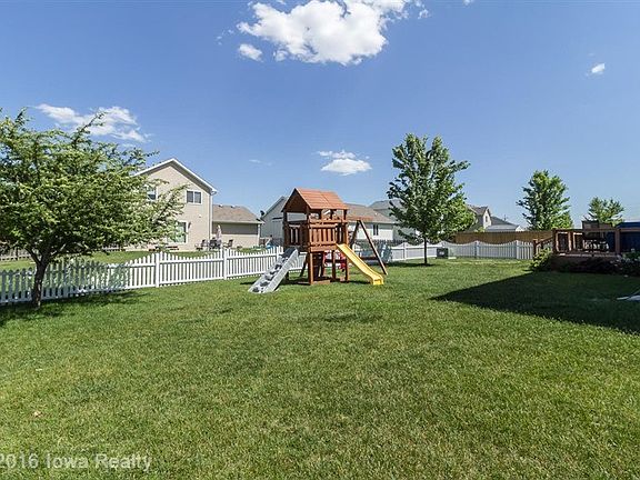 2nd image of 635 SE Carefree Ln