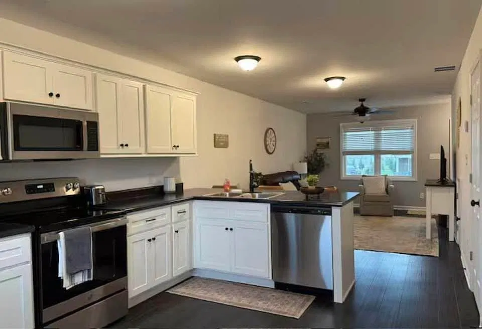 2 bed, 1000 sqft, $1,450 — Photo 3