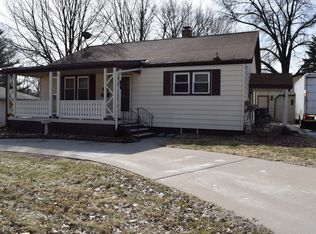 907 E Locust St, Bloomington, IL 61701