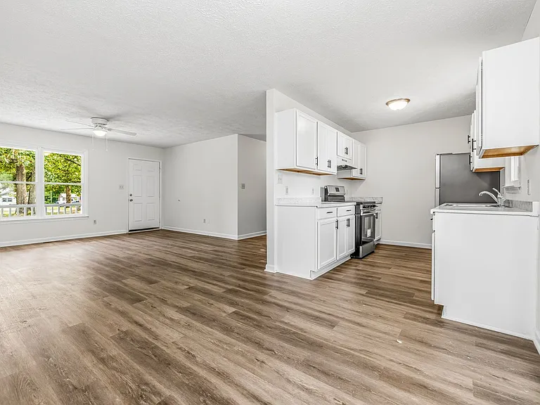 302 W 6th Ave — Photo 10