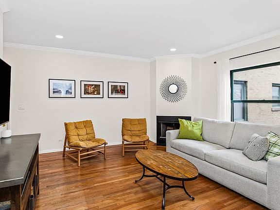 5th image of 4404 N Paulina St APT 2C