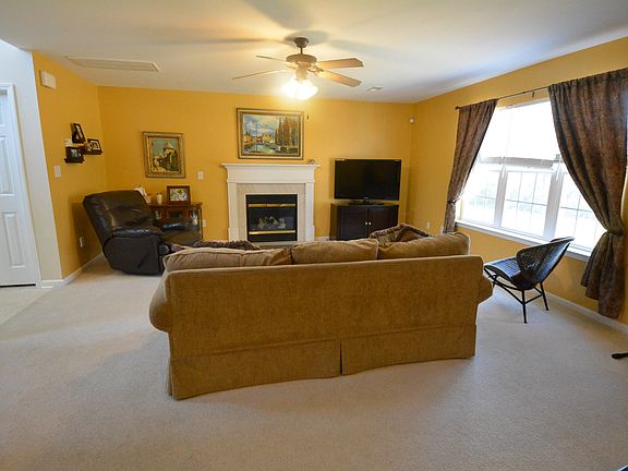 2nd image of 1505 Hollythorn Dr