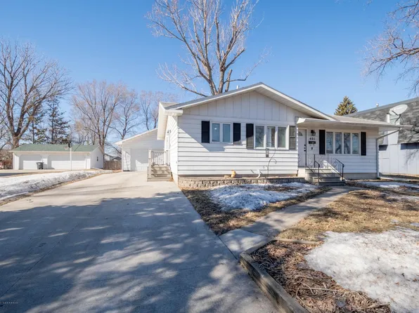 401 23rd St S, Fargo, ND 58103
