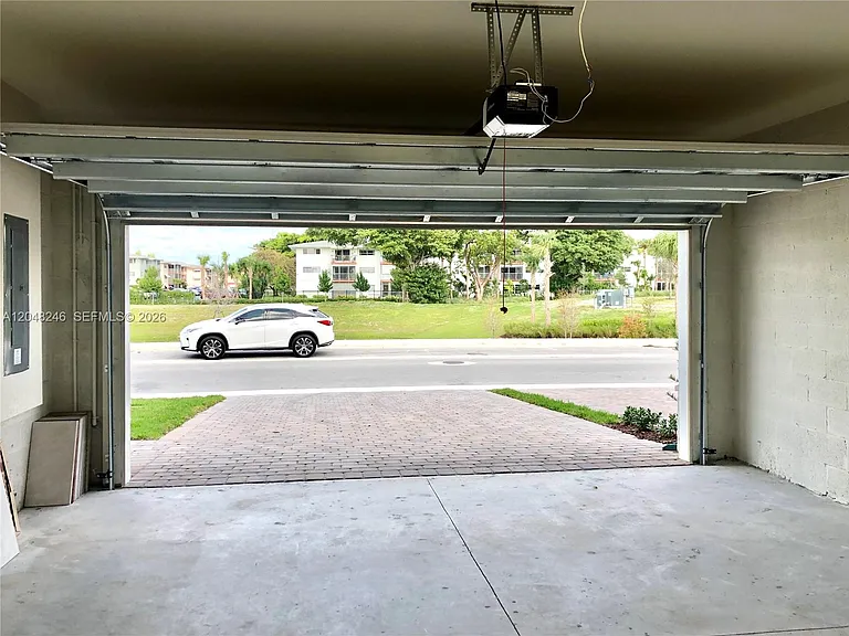4984 Greenway Dr — Photo 9