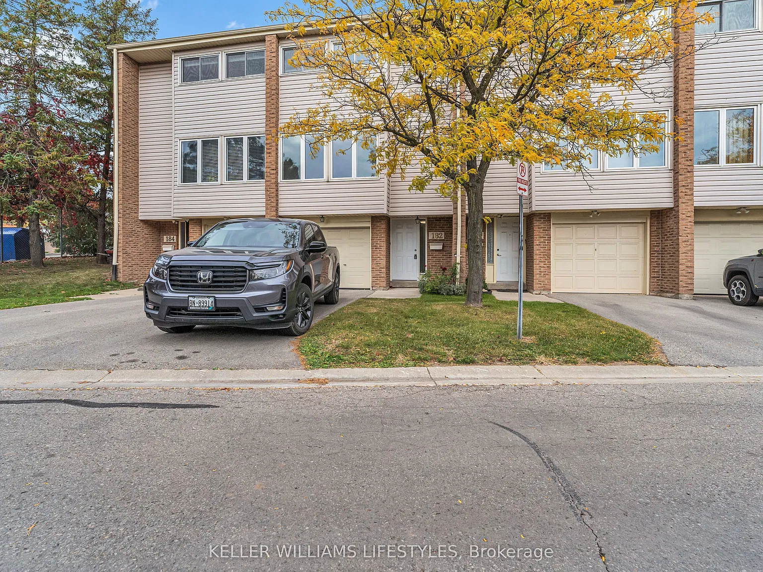 3 bed, $2,395 — Photo 2