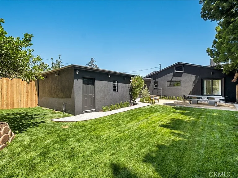 11110 Landale St — Photo 42