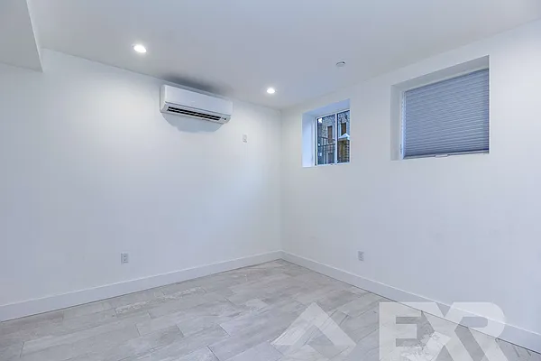 Rented by EXR | media 52