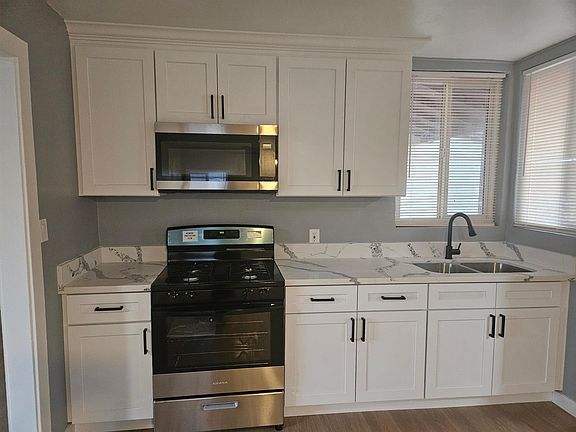 Kitchen, Stove, and Microwave