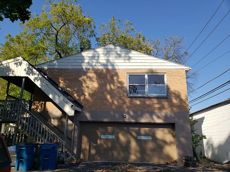 220 W Oneida Ave — Photo 1