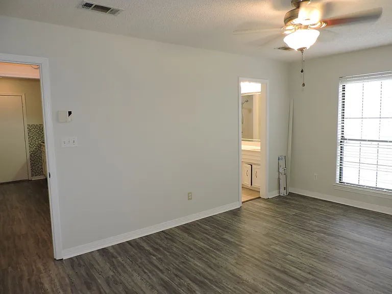 2780 Honeywood Dr — Photo 13