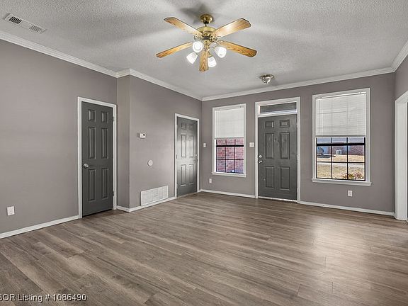 4th image of 1716 Somerset Way