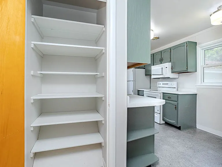1710 Burek Ave — Photo 8