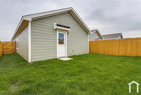 4 bed, 1300 sqft, $1,900 — Photo 3