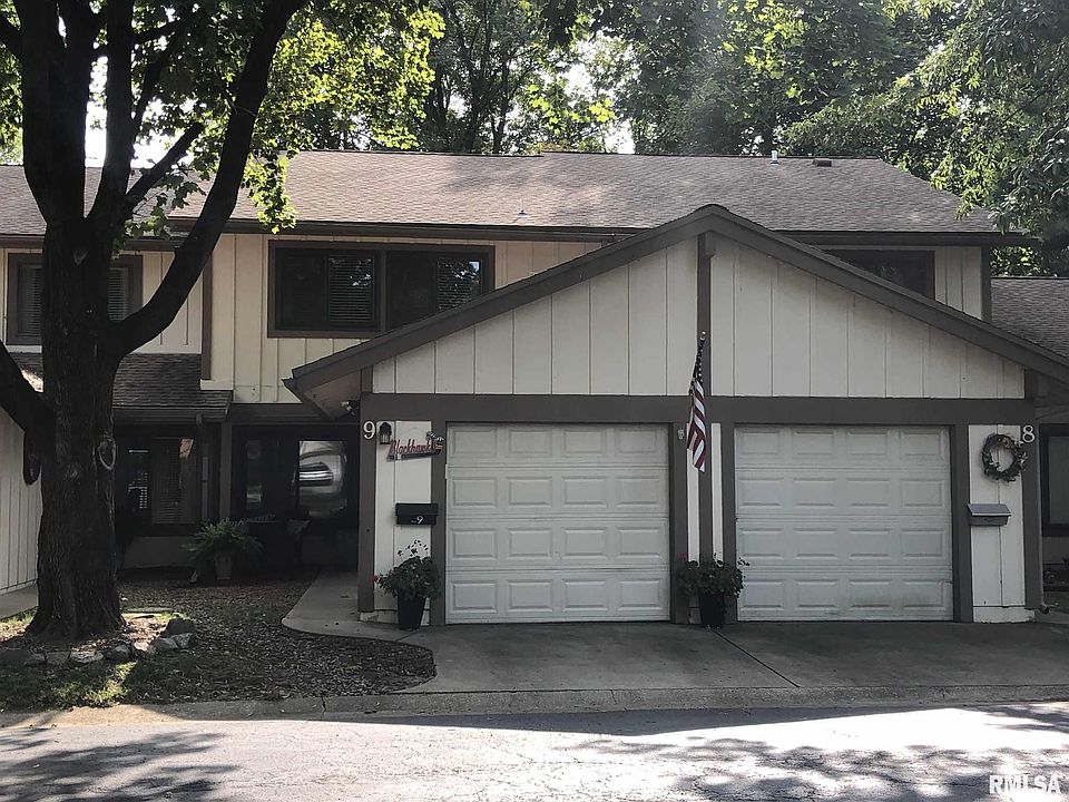 2nd image of 9 Oakbend Ct