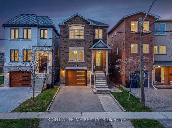 58B 32nd St, Toronto, ON M8W 3G6