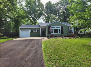 403 Edgevale Dr, Harrisonville, MO 64701