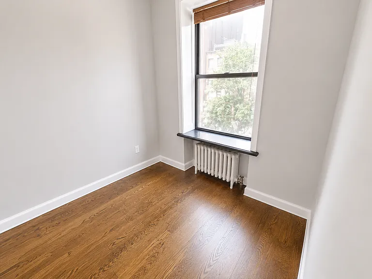 239 W 14th St #3A — Photo 4