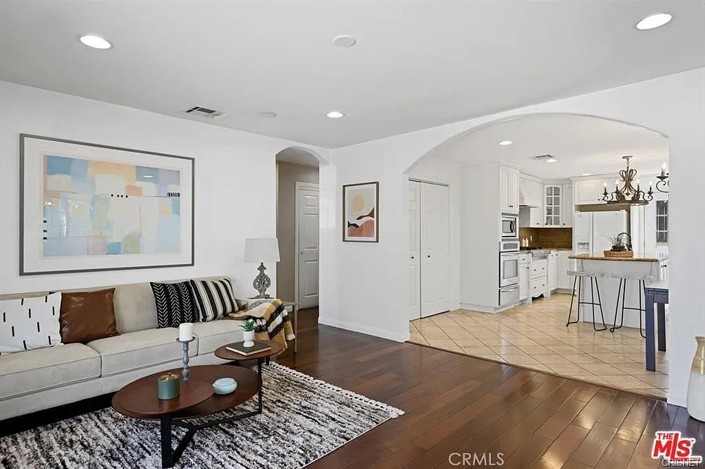 4 bed, 1655 sqft, $3,895 — Photo 4