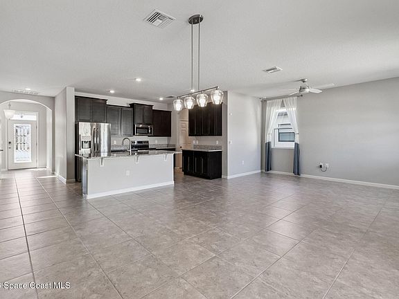 5th image of 4040 Dragonfly Dr