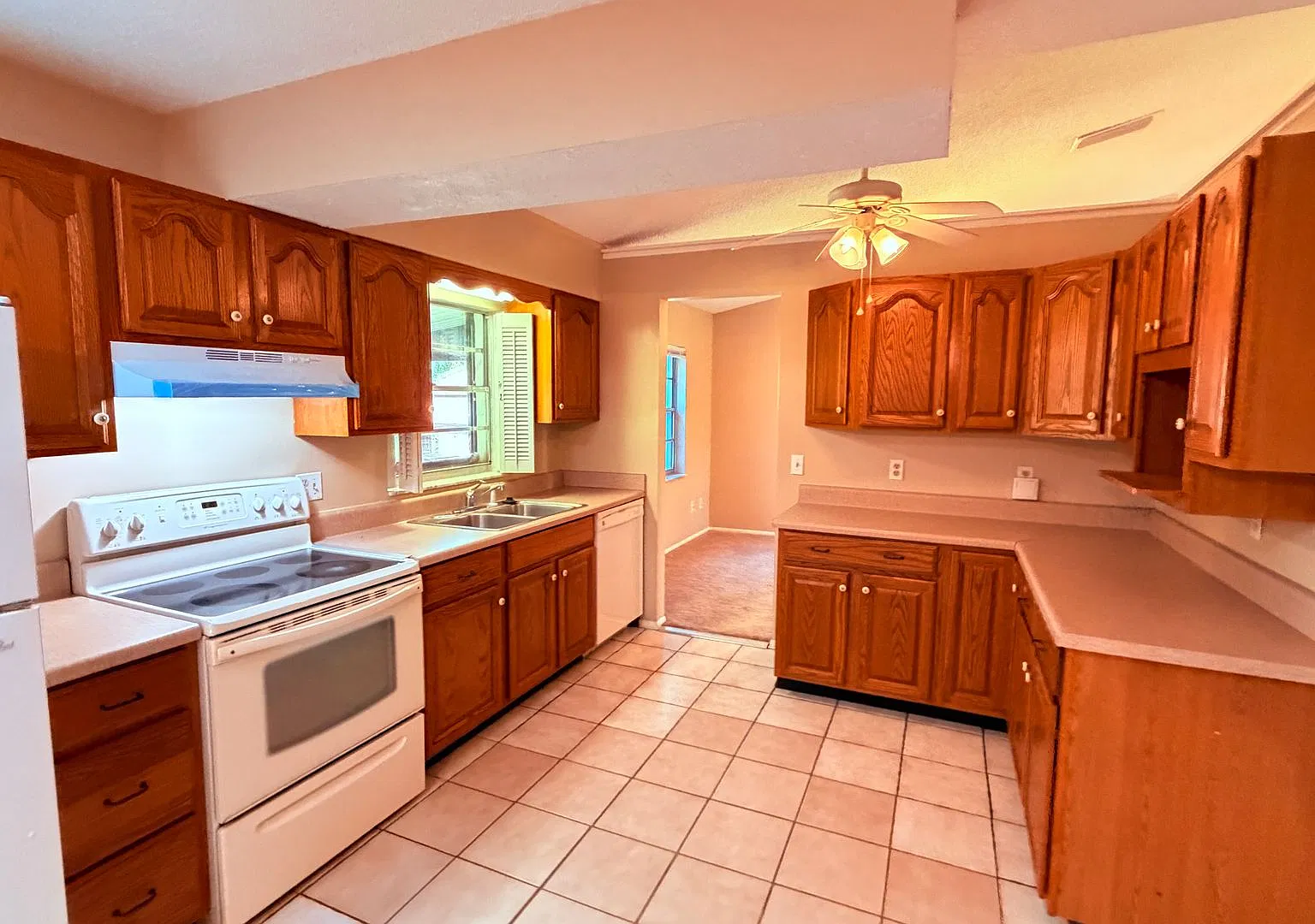 Awesome Well Maintained 3/2 in Deltona — Photo 3