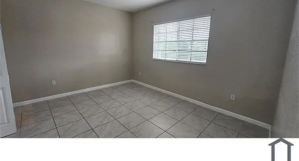 2711 NE 4th St #204 — Photo 6