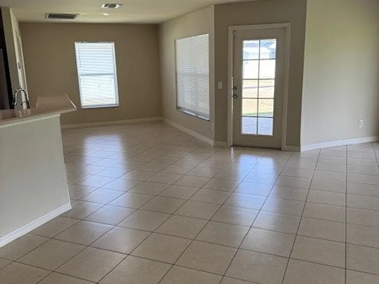 1017 NW 24th Ave — Photo 12