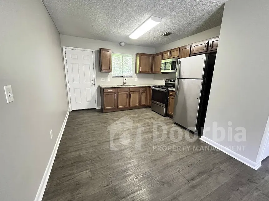 Upstairs 2 Bedroom, 1 Bathroom — Photo 2