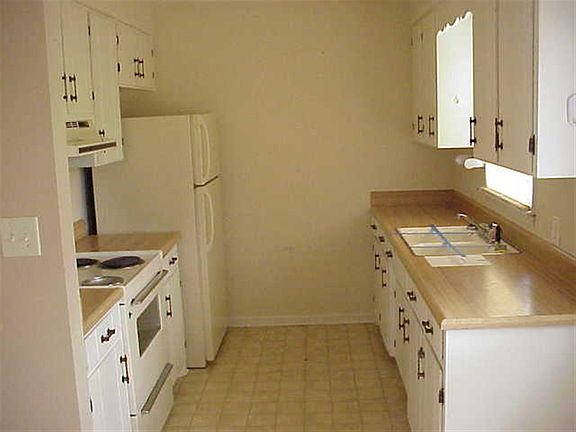 4th image of 66 Willowood Dr