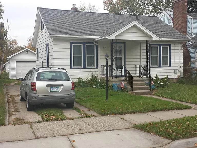1020 Poxson Ave — Photo 2