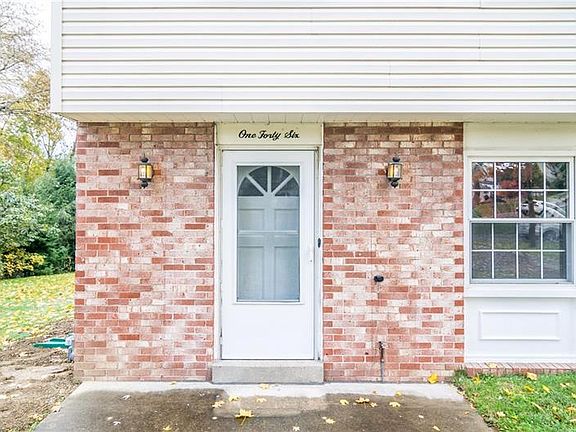 3rd image of 146 Dover Dr
