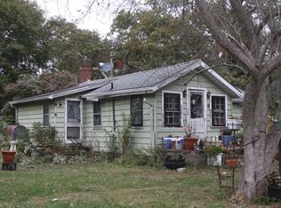 19 Andrews Rd, Tisbury, MA 02568