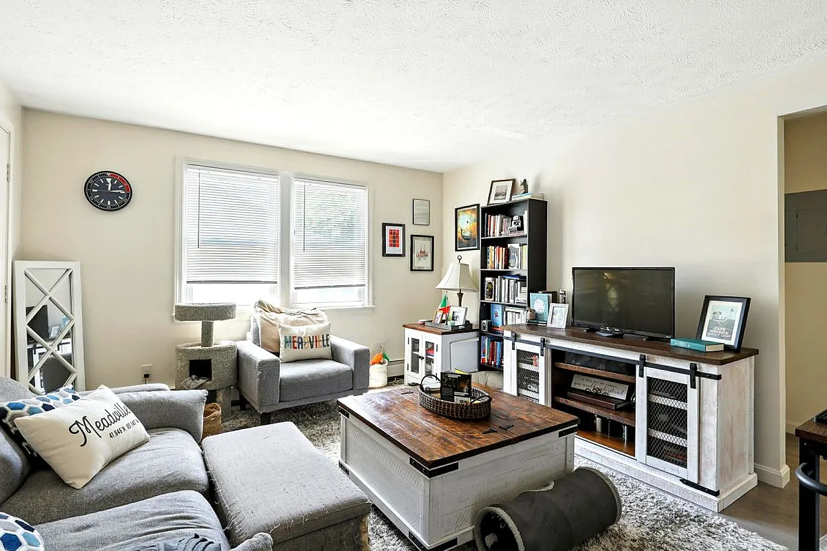 2 bed, 1.0 bath, 663 sqft, $1,795 — Photo 4