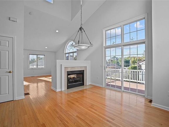 2nd image of 3 Queen Annes Ct