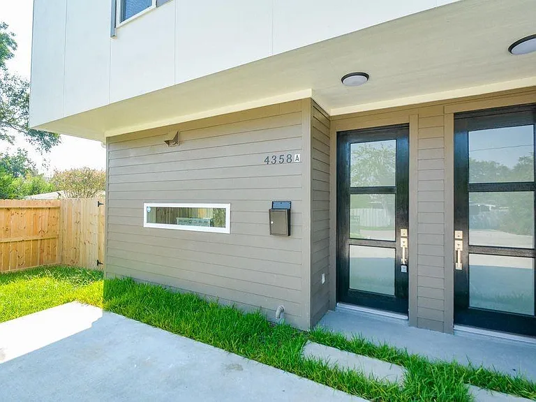 4358 Clover St #A — Photo 2