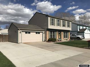 2513 Kilmary Dr, Rawlins, WY 82301