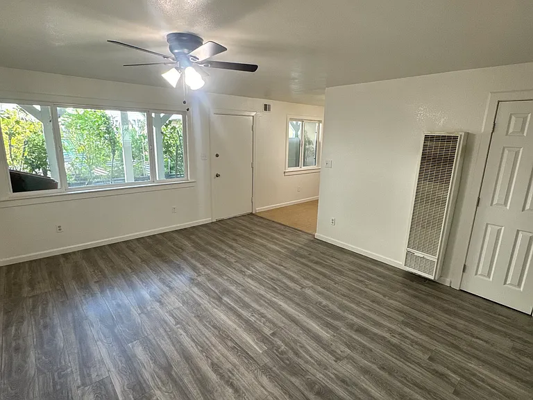 Stanford Avenue Apartments — Photo 2