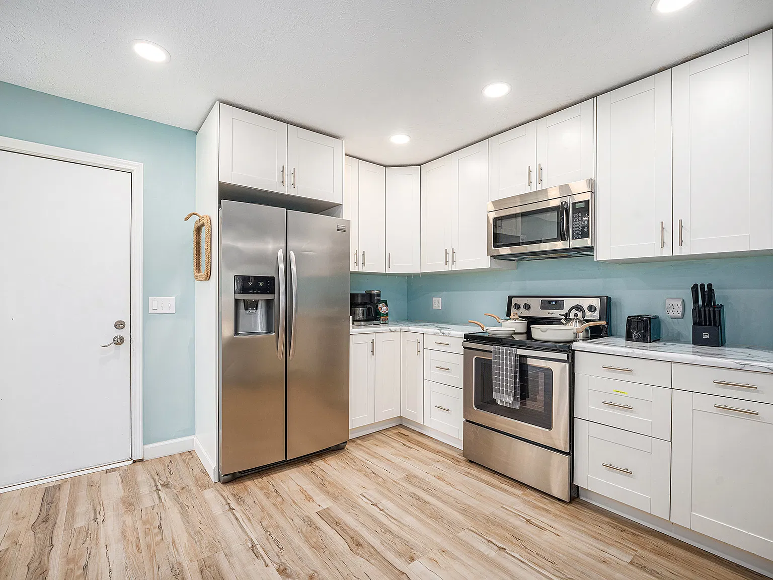 3 bed, 2.5 bath, 1250 sqft, $4,000 — Photo 4